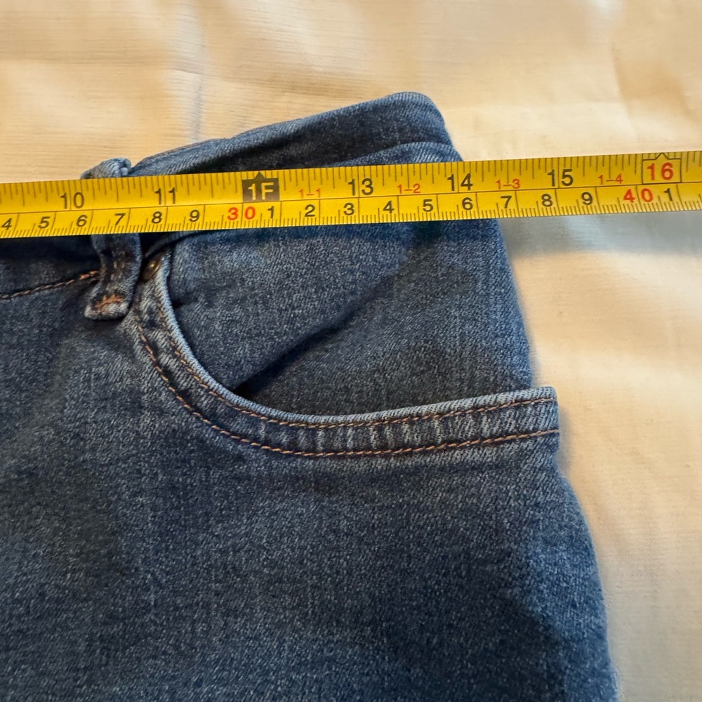 EUC! Gloria Vanderbilt Straight Leg Jeans in Blue Denim 10 Short - Picture 11 of 15